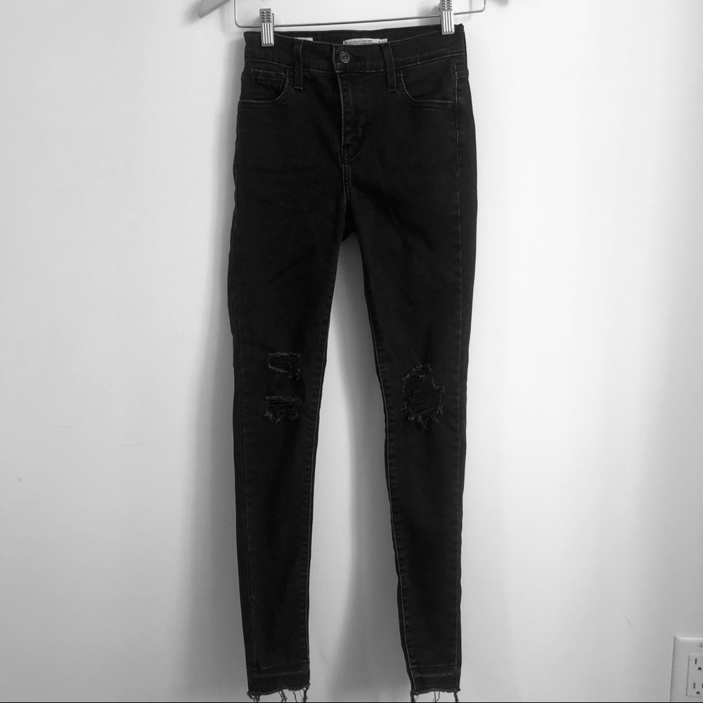 Levi’s 720 high rise black distressed jeans